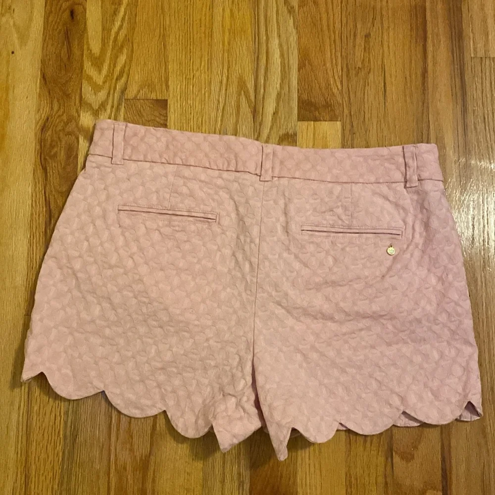 Crown & Ivy Women's Textured Scalloped Shelby Shorts Pink - Picture 8 of 8